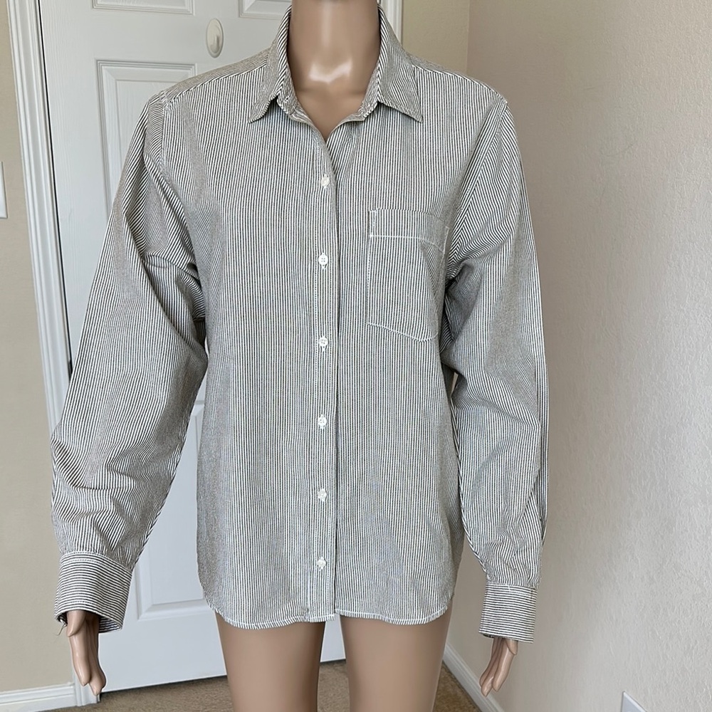 Universal Thread women’s Black and White Pinstripe Button Down Shirt